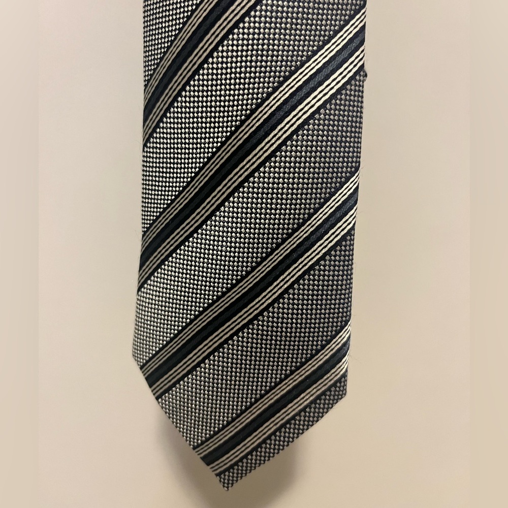 Hugo Boss 100% silk tie